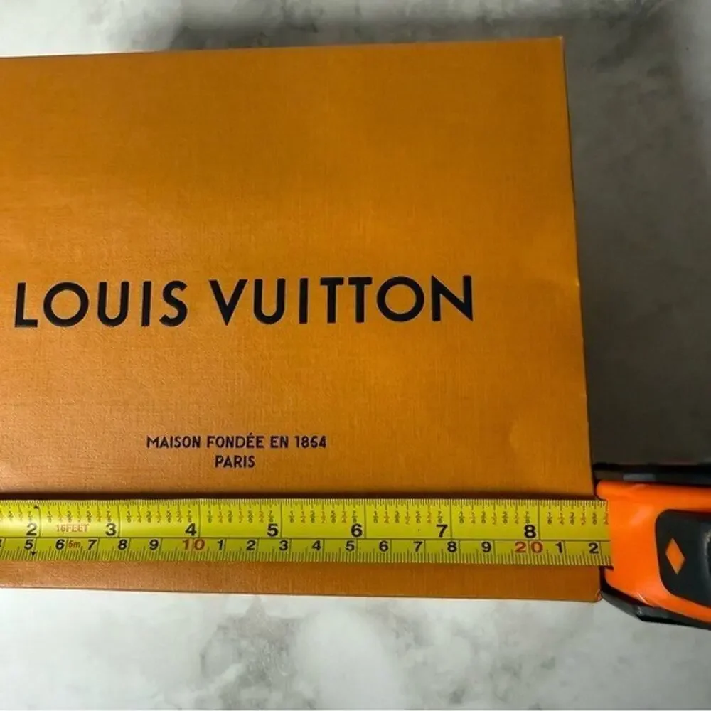 Louis Vuitton excellent pre